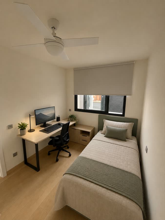 Habitación juvenil con cama, escritorio y silla de trabajo